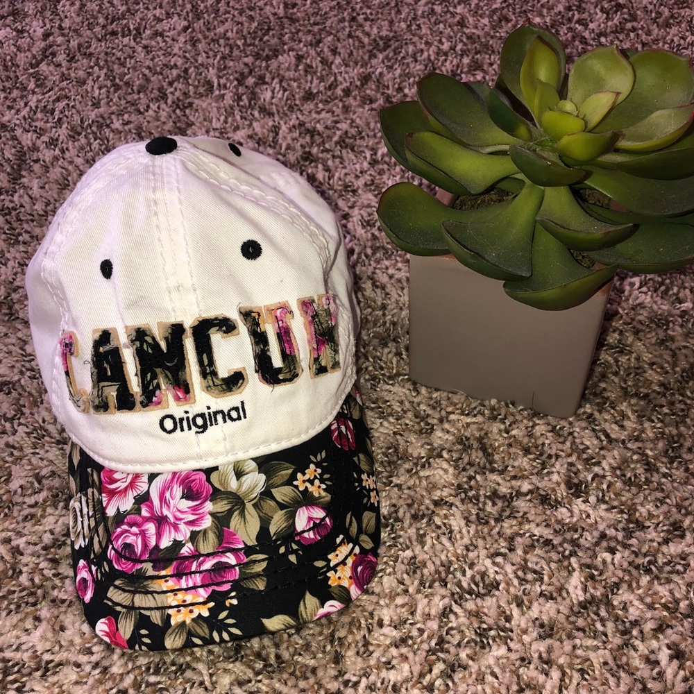 Robin Ruth Floral Cancun Women's Cap - White and Black